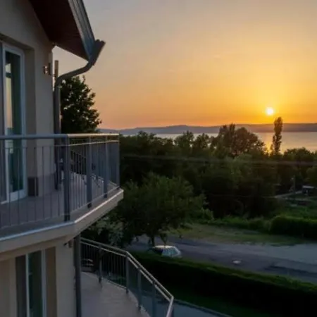 Sunshine 208 Apartman Balatonszarszo